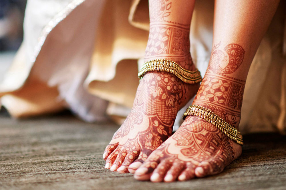 Hena on feet